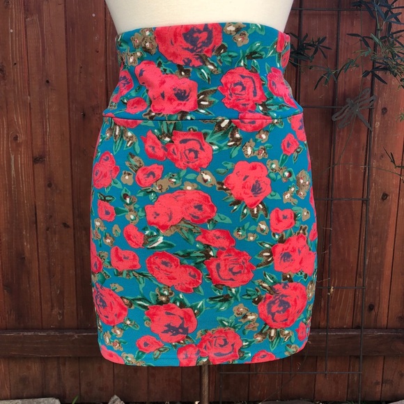 Knit floral mini skirt - Picture 1 of 5